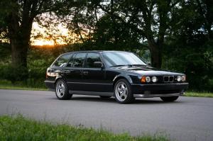 BMW M5 Touring 1992 года  (EU)